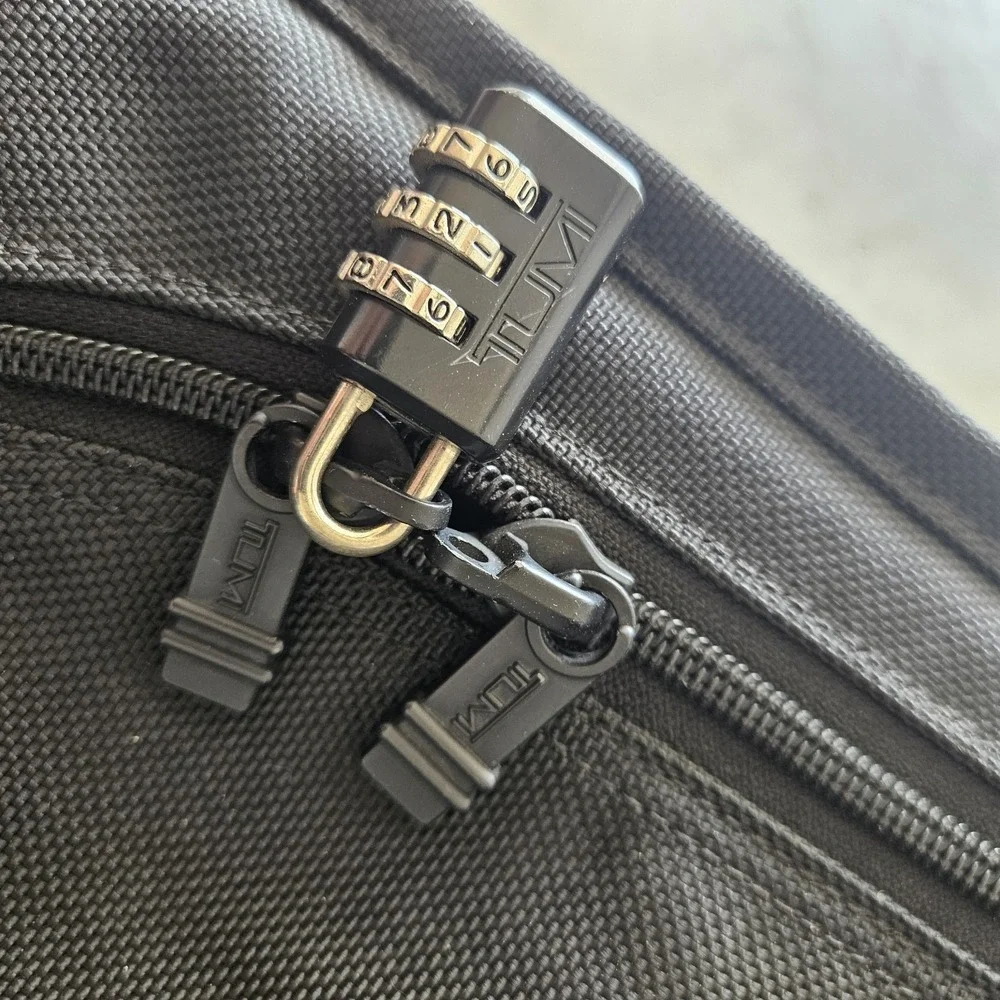 TUMI Alpha 2252D3 30